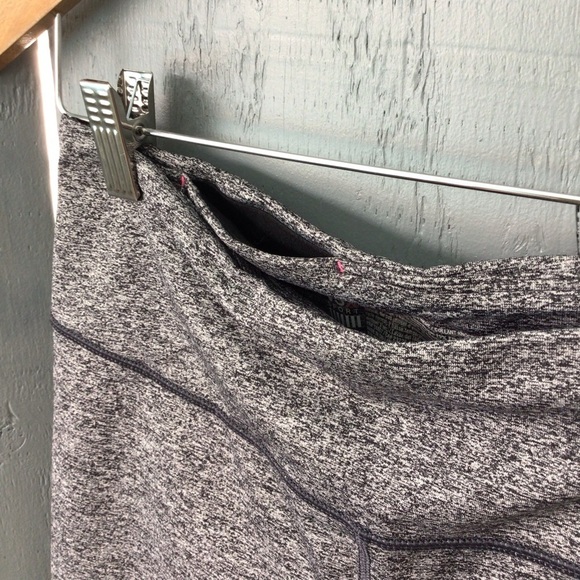 Victoria Secret Workout leggings Size Medium - Picture 5 of 9